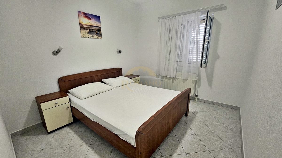 Apartmajska hiša v Okrugu Gornjem/Čiovo, drugi niz od morja - 5 apartmajev
